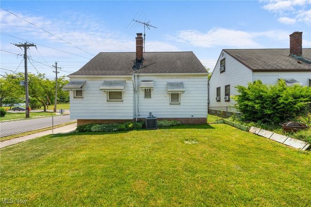 15617 Rockside Road, Maple Heights, OH 44137