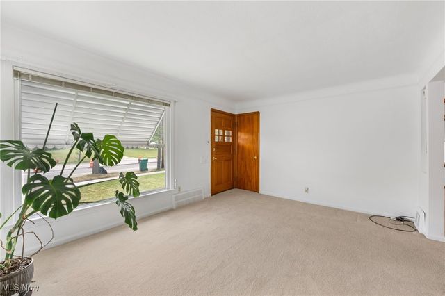 15617 Rockside Road, Maple Heights, OH 44137