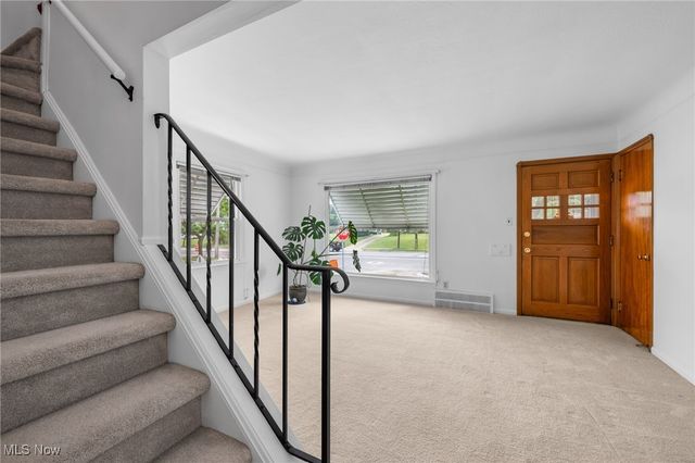 15617 Rockside Road, Maple Heights, OH 44137