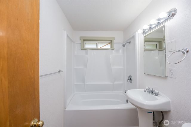 6521 S Park Ave, Tacoma, WA 98408