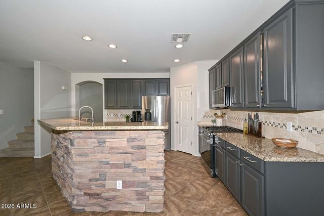 8352 W MOLLY Lane, Peoria, AZ 85383