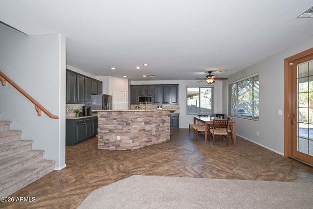 8352 W MOLLY Lane, Peoria, AZ 85383