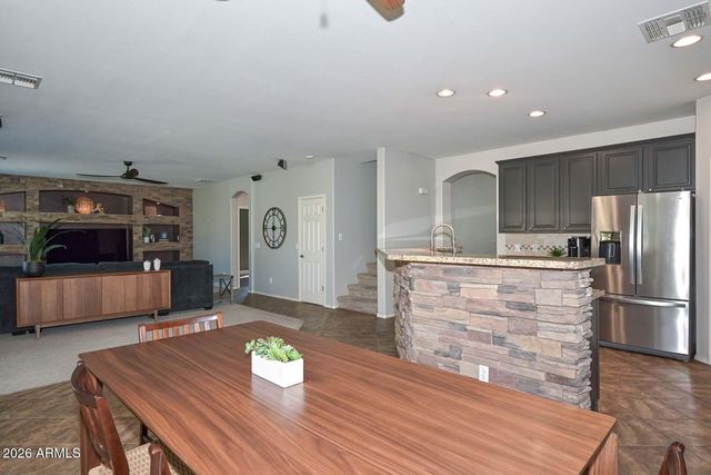 8352 W MOLLY Lane, Peoria, AZ 85383