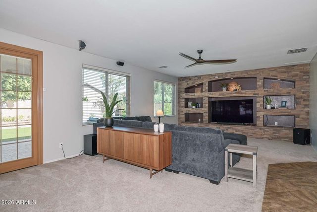 8352 W MOLLY Lane, Peoria, AZ 85383