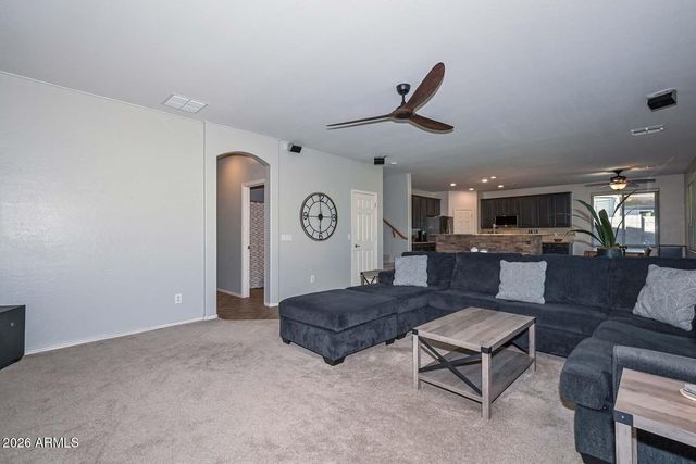 8352 W MOLLY Lane, Peoria, AZ 85383