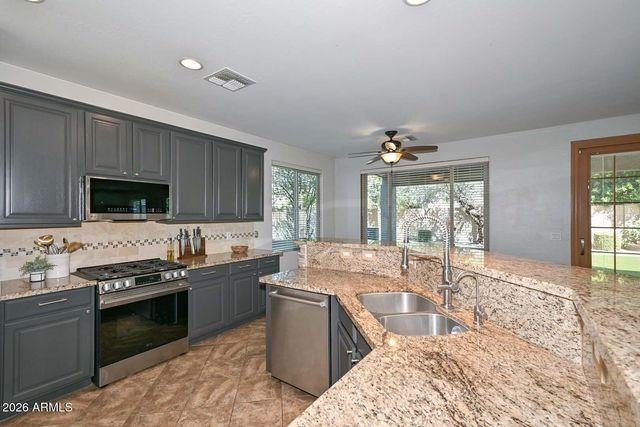 8352 W MOLLY Lane, Peoria, AZ 85383