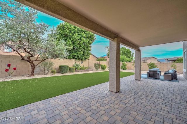 8352 W MOLLY Lane, Peoria, AZ 85383