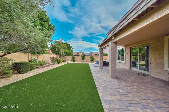 8352 W MOLLY Lane, Peoria, AZ 85383