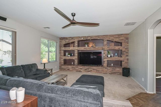 8352 W MOLLY Lane, Peoria, AZ 85383