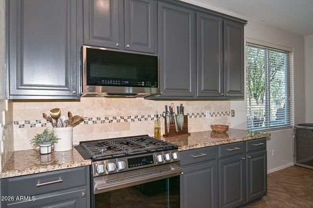 8352 W MOLLY Lane, Peoria, AZ 85383