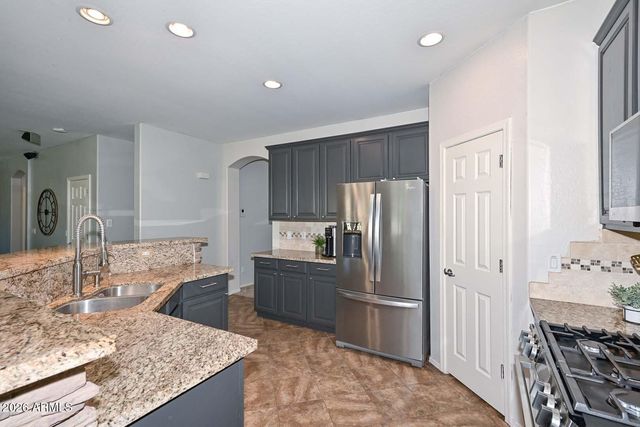 8352 W MOLLY Lane, Peoria, AZ 85383