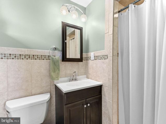 2212 CHESTNUT HILL DR, Cinnaminson, NJ 08077