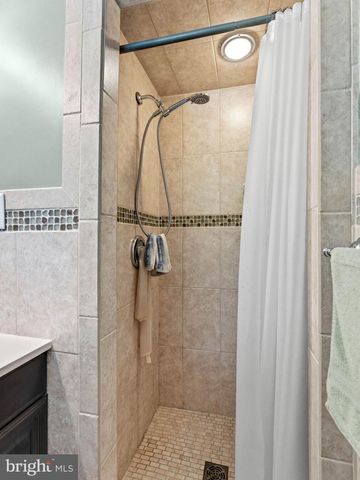 2212 CHESTNUT HILL DR, Cinnaminson, NJ 08077