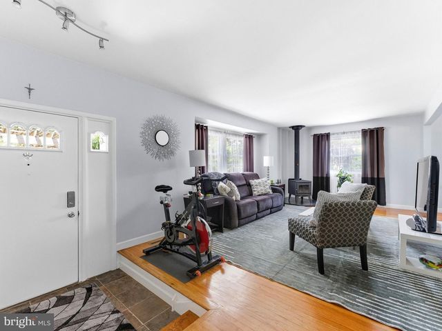 2212 CHESTNUT HILL DR, Cinnaminson, NJ 08077