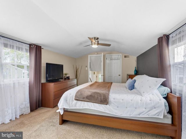 2212 CHESTNUT HILL DR, Cinnaminson, NJ 08077