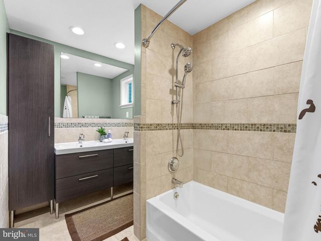 2212 CHESTNUT HILL DR, Cinnaminson, NJ 08077