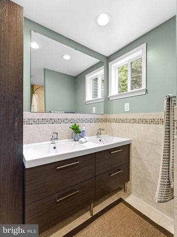 2212 CHESTNUT HILL DR, Cinnaminson, NJ 08077