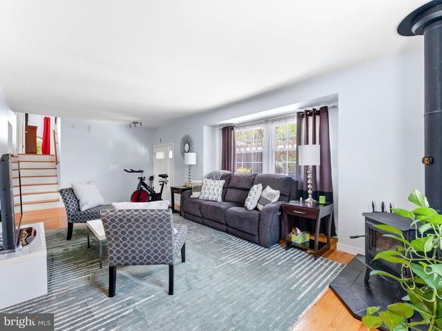 2212 CHESTNUT HILL DR, Cinnaminson, NJ 08077