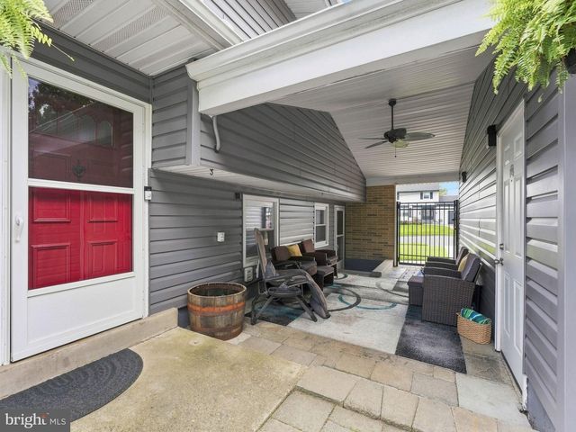 2212 CHESTNUT HILL DR, Cinnaminson, NJ 08077