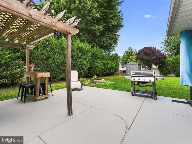 2212 CHESTNUT HILL DR, Cinnaminson, NJ 08077