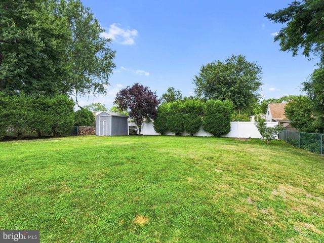 2212 CHESTNUT HILL DR, Cinnaminson, NJ 08077