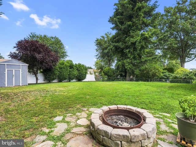 2212 CHESTNUT HILL DR, Cinnaminson, NJ 08077