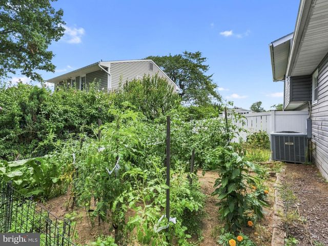 2212 CHESTNUT HILL DR, Cinnaminson, NJ 08077
