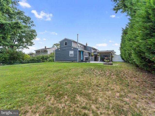 2212 CHESTNUT HILL DR, Cinnaminson, NJ 08077