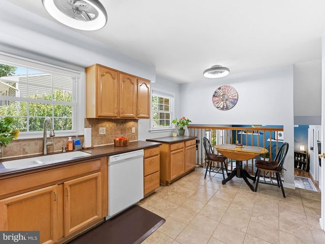 2212 CHESTNUT HILL DR, Cinnaminson, NJ 08077