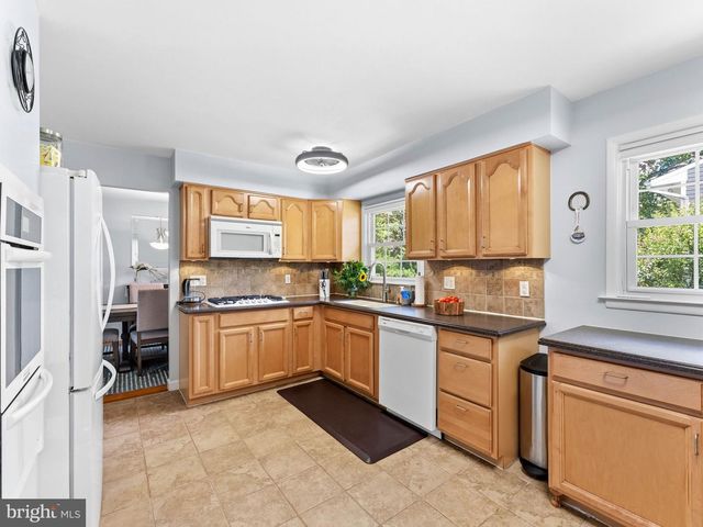 2212 CHESTNUT HILL DR, Cinnaminson, NJ 08077