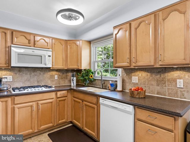 2212 CHESTNUT HILL DR, Cinnaminson, NJ 08077