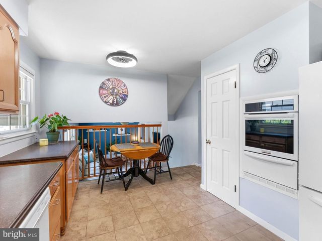 2212 CHESTNUT HILL DR, Cinnaminson, NJ 08077