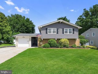 2212 CHESTNUT HILL DR, Cinnaminson, NJ 08077