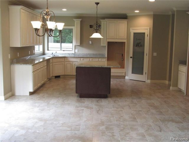 6831 John R Road, Troy, MI 48085