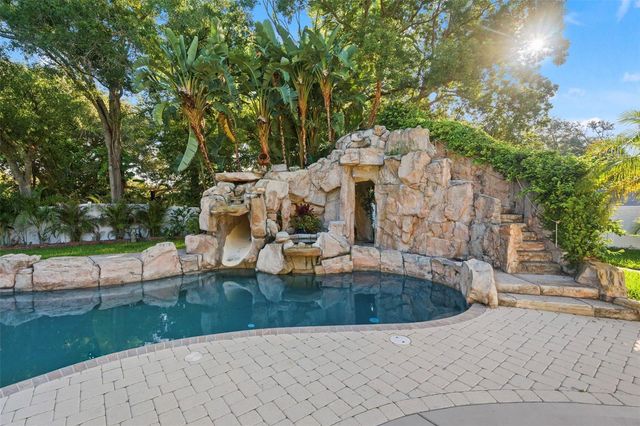 2521 LAKE ELLEN DRIVE, Tampa, FL 33618