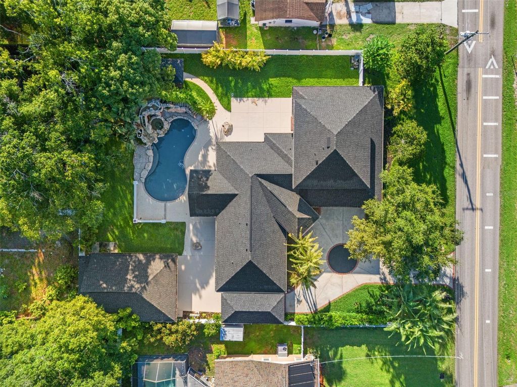 Image 2 of property listing at 2521 LAKE ELLEN DRIVE, Tampa, FL 33618