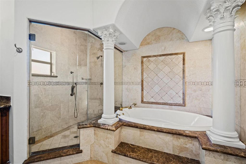 Image 24 of property listing at 2521 LAKE ELLEN DRIVE, Tampa, FL 33618