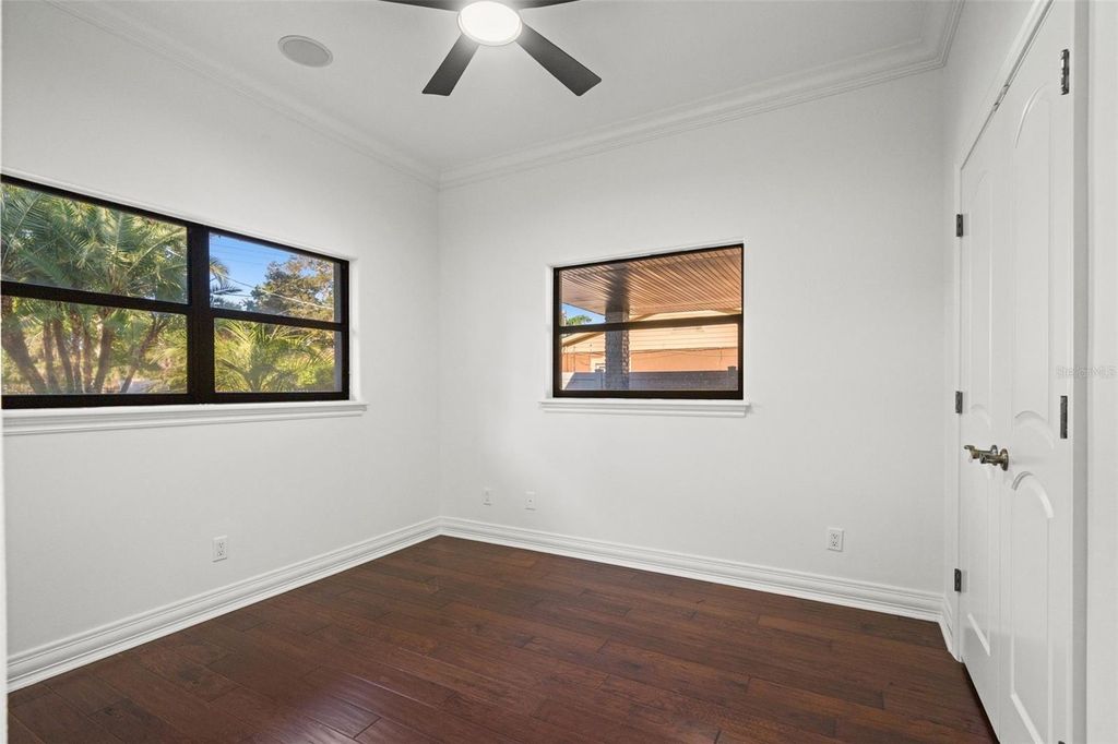 Image 32 of property listing at 2521 LAKE ELLEN DRIVE, Tampa, FL 33618