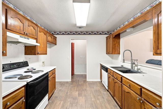 15 SHADOW CIR, New Braunfels, TX 78130