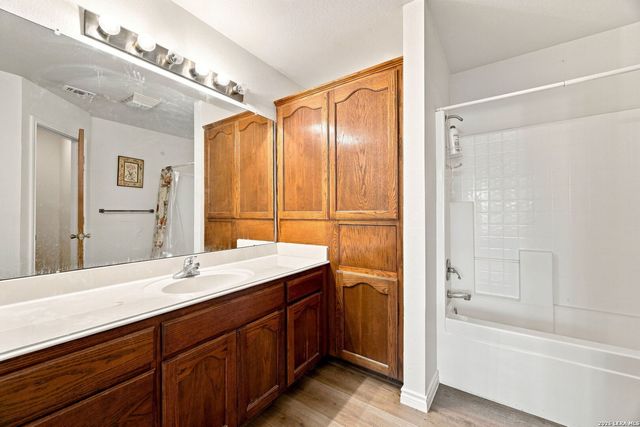 15 SHADOW CIR, New Braunfels, TX 78130