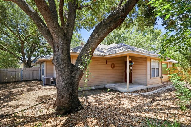 15 SHADOW CIR, New Braunfels, TX 78130
