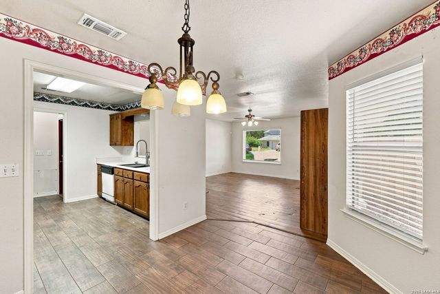 15 SHADOW CIR, New Braunfels, TX 78130
