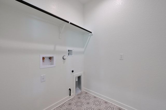 458 Orleanian DR B, Buda, TX 78610