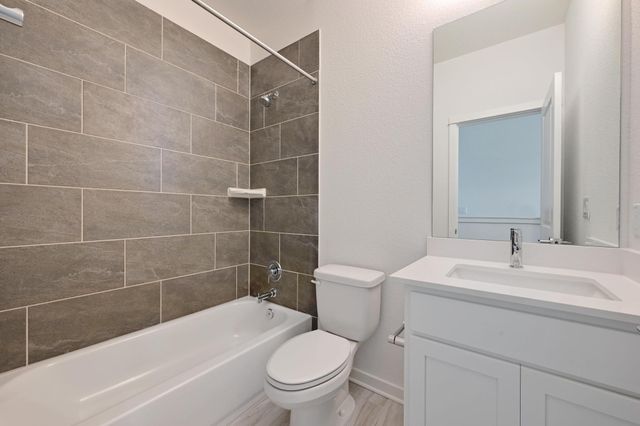 458 Orleanian DR B, Buda, TX 78610