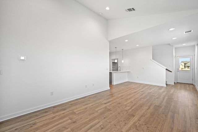 458 Orleanian DR B, Buda, TX 78610