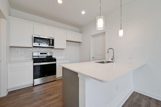 458 Orleanian DR B, Buda, TX 78610