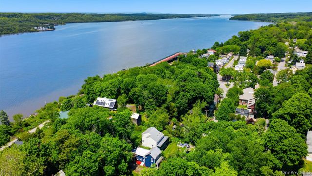 67 Kelly Street, Rhinecliff, NY 12574