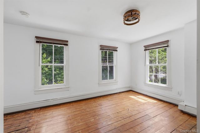 67 Kelly Street, Rhinecliff, NY 12574