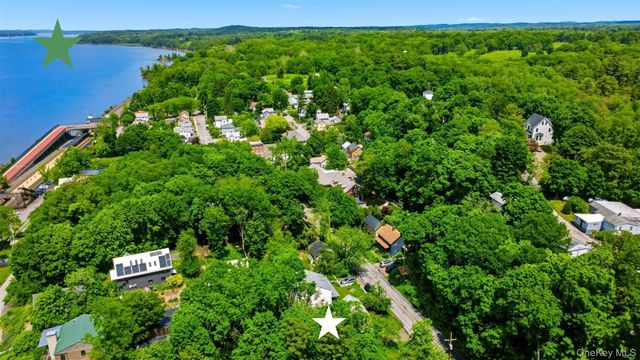 67 Kelly Street, Rhinecliff, NY 12574
