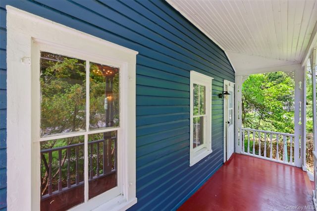 67 Kelly Street, Rhinecliff, NY 12574